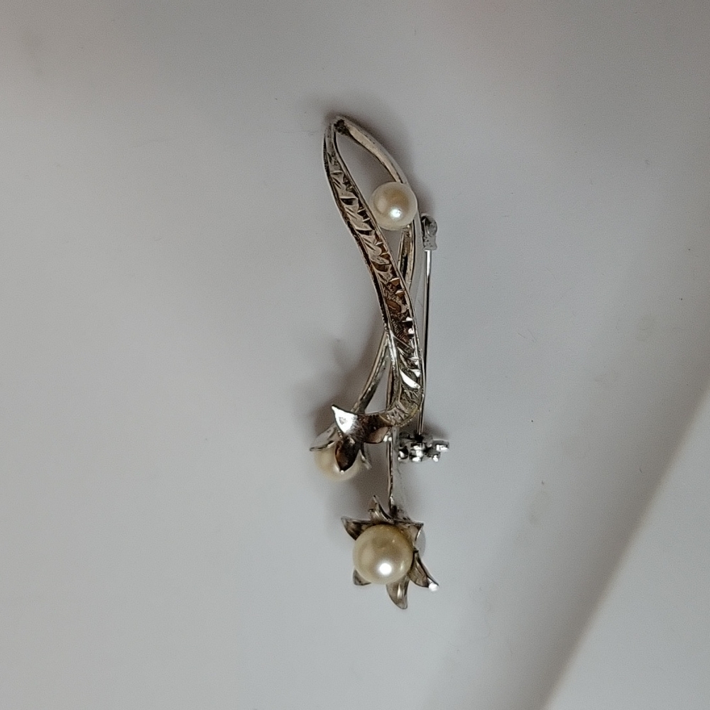 Silver Flower Brooch with Pearls - Vintage, Retro